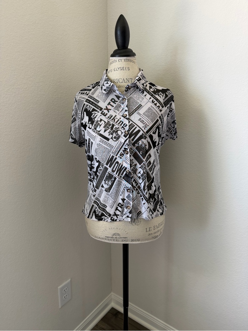 No Boundaries Black & White Graphic Button-Up Blouse